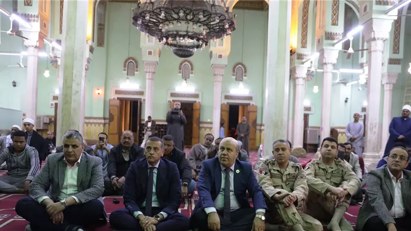 محافظ أسوان يشهد إحتفال الأوقاف بذكرى إنتصارات العاشر من رمضان بمسجد الطابية 