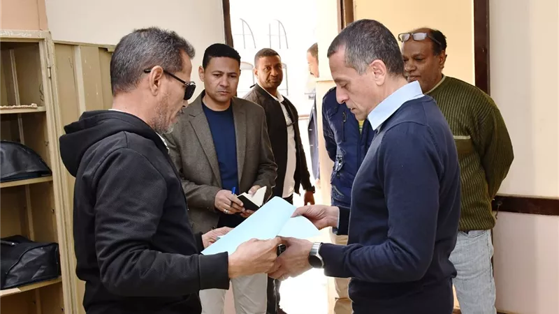 محافظ أسوان يفاجئ مدرستى الأمل للنور والصم بحملة تفتيش مفاجئة 