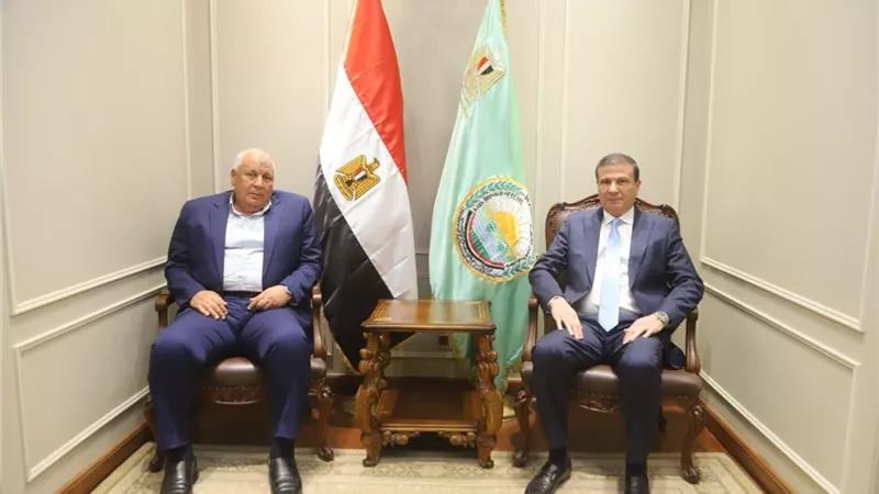 وزير الزراعة ومحافظ مطروح يبحثان تعزيز التنمية الزراعية والإنتاج الحيواني