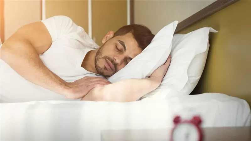 مفاجأة في حكم النوم على جنابة في رمضان.. صومك صحيح في هذه الحالة