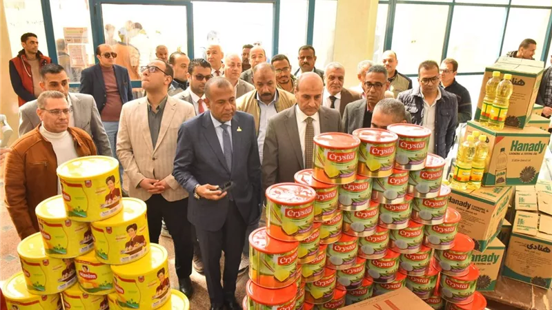 محافظ أسيوط يفتتح معرض 
