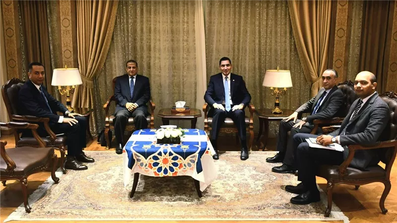 وزير الشباب والرياضة يستقبل رئيس الاتحاد المصري للملاكمة