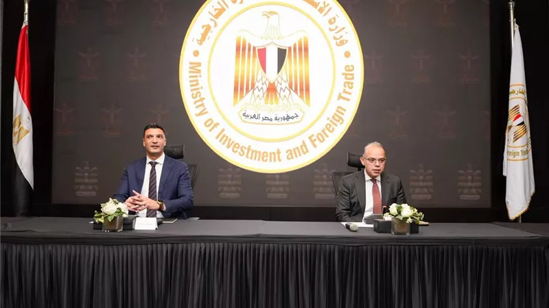 وزيرا الاستثمار والصناعة يجتمعان مع بنوك الاستثمار بمشاركة 4 جهات حكومية