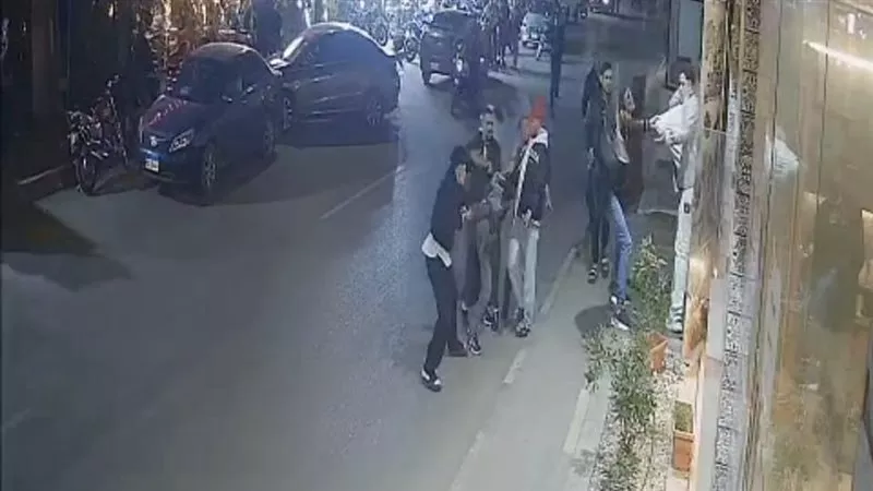 القبض على متهمين لتعديهم على مالك مطعم بيتي بمدينة نصر