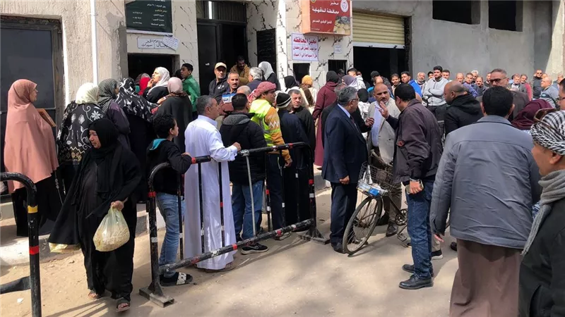 محافظ الدقهلية يتفقد مخبز المحافظة الكبير لضمان انتظام توزيع الخبز المدعم