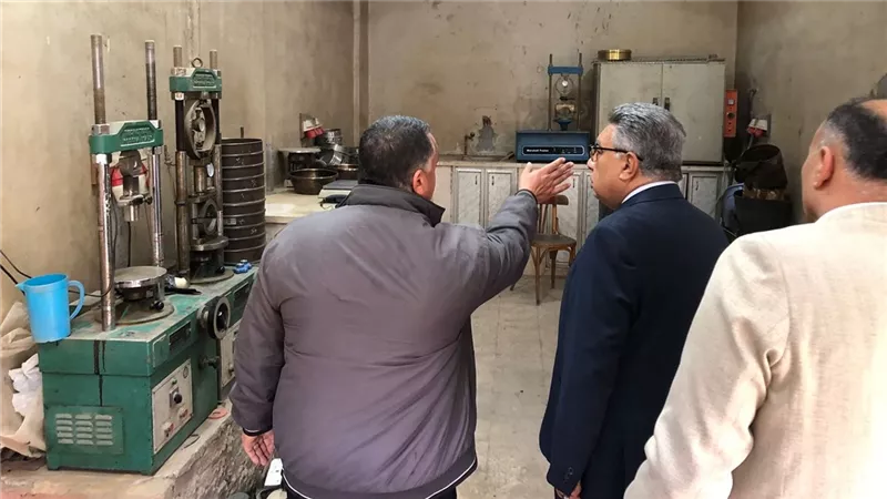 محافظ الدقهلية يتفقد مشروعات الرصف ويشدد على الالتزام بمعايير الجودة