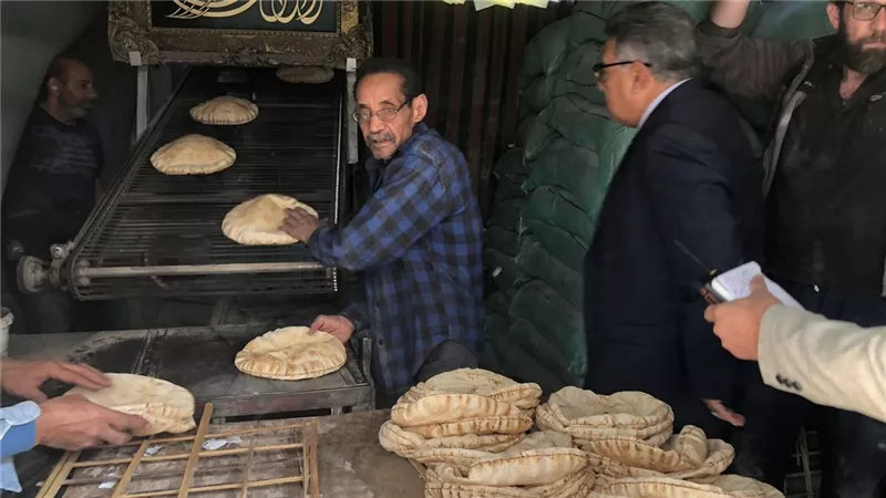 لمتابعة جودة الخبز.. محافظ الدقهلية يتفقد عدد من المخابز بجولة مفاجئة 