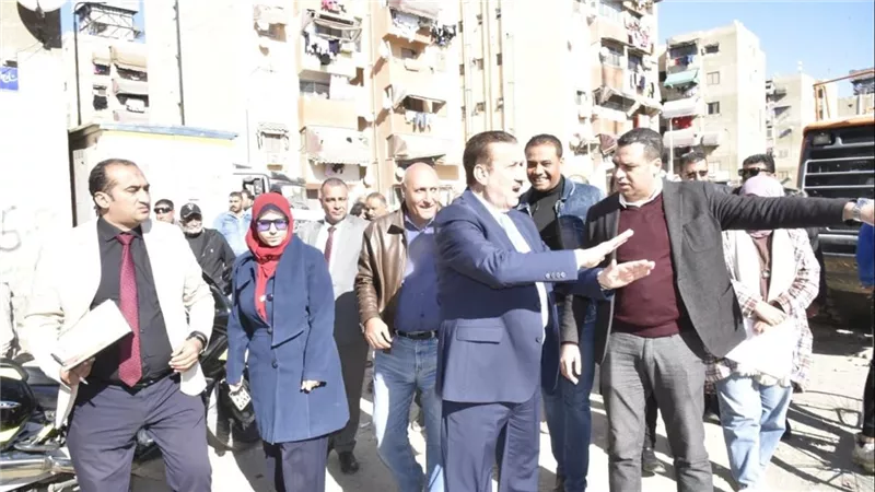 محافظ بورسعيد يتفقد أعمال رفع الرتش بمنطقة عثمان بن عفان 