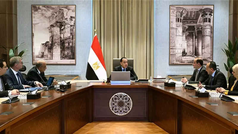 رئيس الوزراء يتابع موقف استعدادات قطاع الطاقة في ضوء التصعيد العسكري بالمنطقة