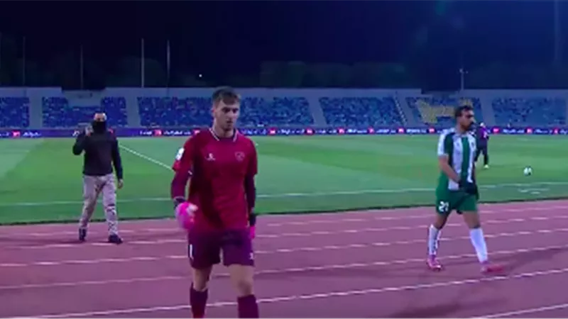 فيديو | صافرات الإنذار توقف مباراة الأهلي والفيصلي في الدوري الأردني