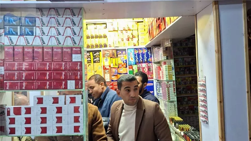 ضبط 2 طن لحوم غير صالحة و300 علبة سجائر مجهولة المصدر خلال حملة بشبرا الخيمة 