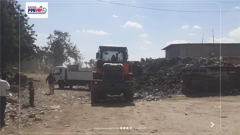 180 طن مخلفات حصيلة حملات نظافة مكثفة بقرى مركز المنيا