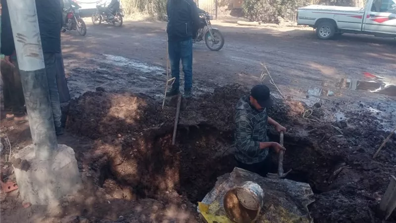 كسر مفاجئ بخط مياه 8 بوصة بطريق سبك الضحاك بالمنوفية