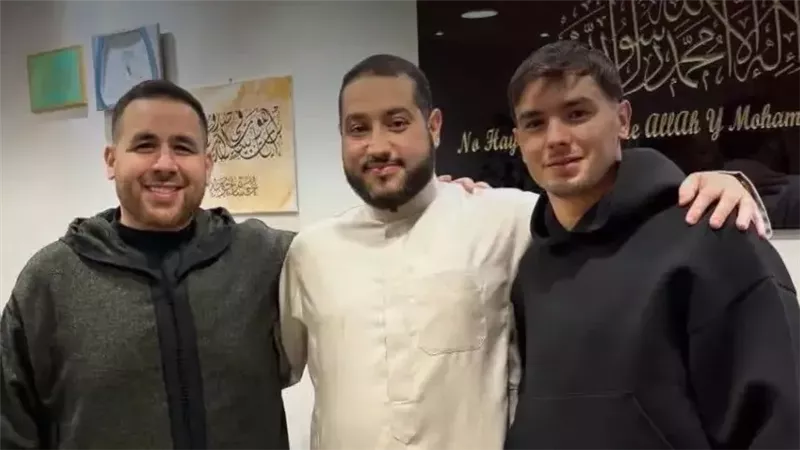 بعد أنباء دخوله الاسلام.. إبراهيم دياز مسلم أم مسيحي؟