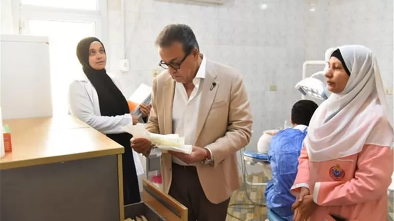 وزير الصحة يوجه بتقليل وقت انتظار المرضى في مركز طبي الحي الثالث ببدر