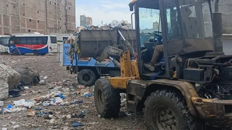 محلي نجع حمادي.. رفع ناتج تطهير الترع بطول 5.5 كم بقنا 