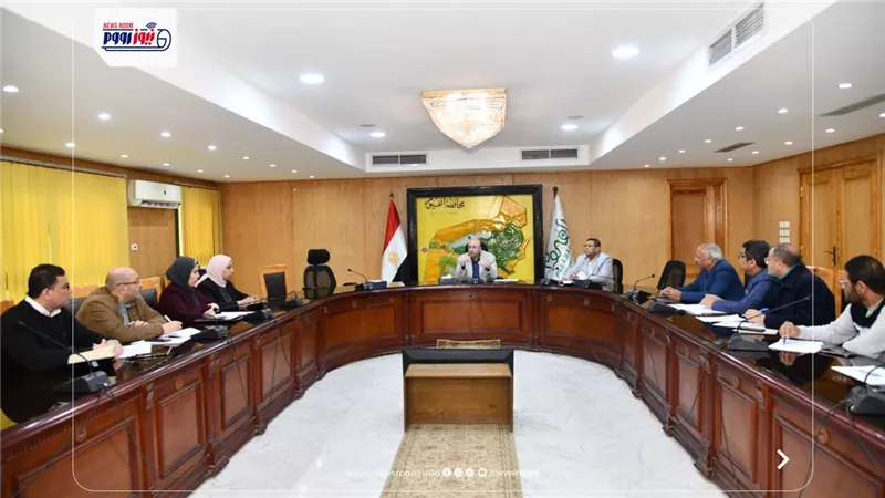محافظ الفيوم يتابع معدلات الأداء بملف تقنين أراضي أملاك الدولة 