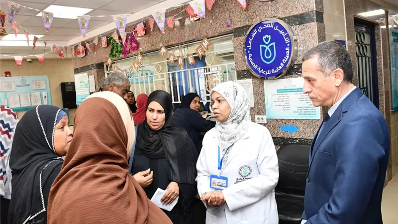 محافظ أسوان يفاجئ وحدة طب أسرة الجوزيرة لمتابعة انتظام العمل  