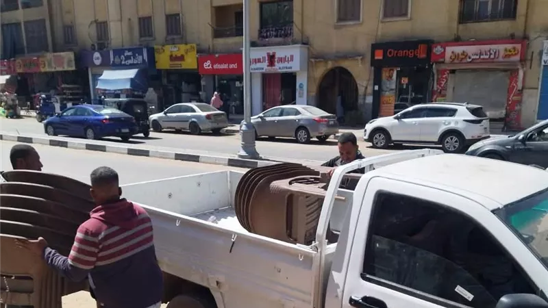 حملات مكثفة لرفع الإشغالات وتطوير الإنارة بمركز ومدينة أسوان 