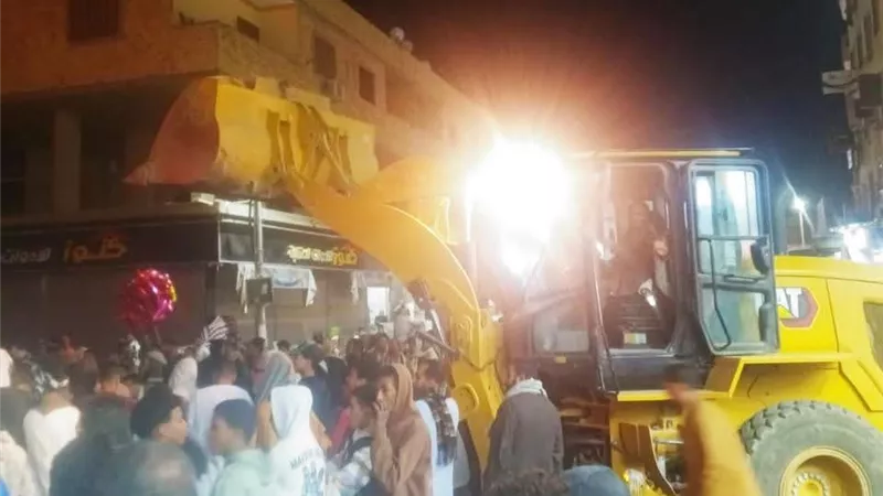 حملة مكبرة لرفع الإشغالات والباعة الجائلين بأسواق وشوارع مركز ومدينة كوم أمبو 