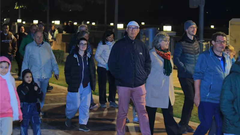 19 سائحًا ألمانيا يتجولون على الممشى السياحي الجديد في بني سويف