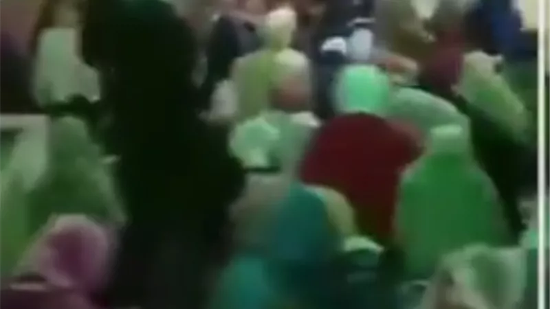تراشق بالشباشب في مصلى السيدات بمسجد بالبحيرة خلال صلاة التراويح!
