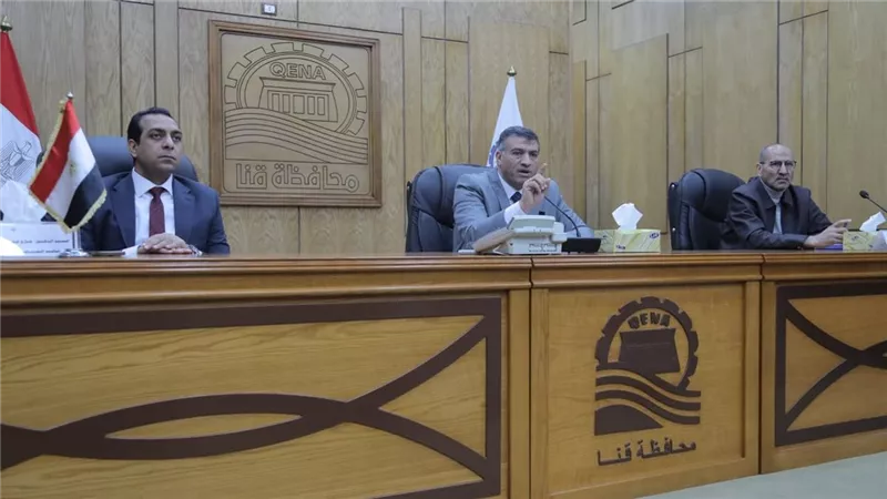 محافظ قنا يهنئ القيادة السياسية والدينية بمناسبة ليلة القدر