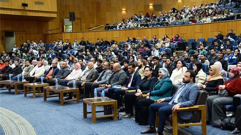 بمشاركة قيادات الجامعة والكلية .. انطلاق فعاليات اليوم التعريفي لأطباء امتياز 