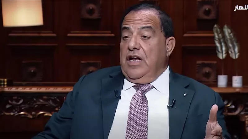 عاطف واصف يكشف تفاصيل تعليم نجله من «مصر لغات» إلى الجامعة الأمريكية