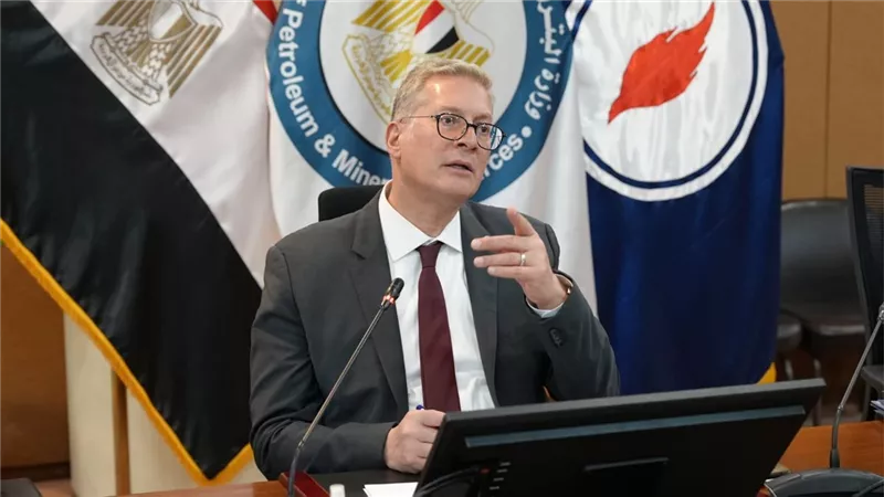 وزير البترول يتابع مع شيفرون التنسيق للانتهاء من ربط حقل أفروديت القبرصي بمصر