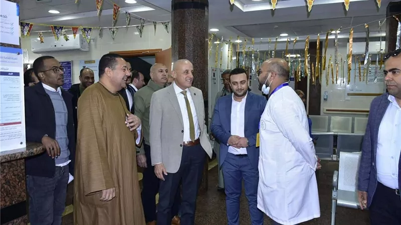 النائب ناصر الضوي يرافق محافظ الأقصر في زيارة ميدانية لمستشفي حورس التخصصي 