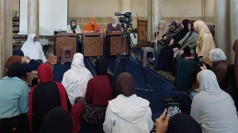 الشكر عبادة تزيد النعم.. ملتقى نسائي بـالجامع الأزهر يوضح جزاء الشاكرين