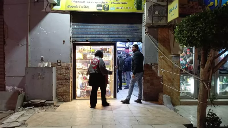 إغلاق محلات مخالفة خلال حملة مسائية بحي عتاقة تنفيذا لتوجيهات محافظ السويس