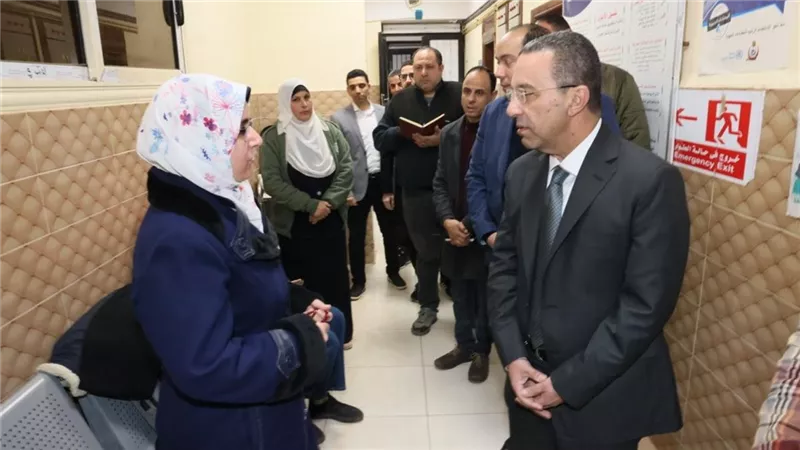 محافظ المنوفية يفاجئ مستشفي الحميات والجهاز الهضمي بشبين للاطمئنان علي الخدمات