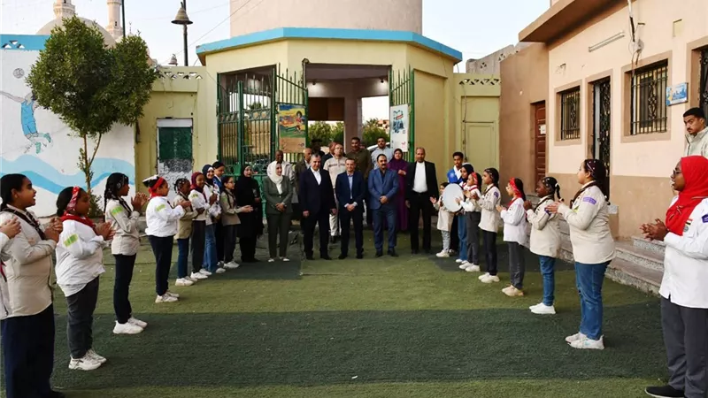 محافظ أسوان يشارك أبناءه من  ذوى الهمم حفل الإفطار الجماعى 