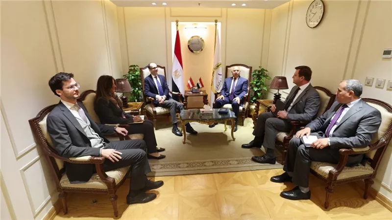 وزير النقل يبحث مع «بلاسر» النمساوية توطين صيانة السكك الحديدية