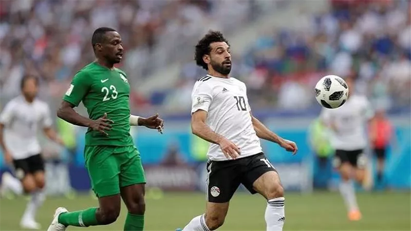 مقترح بنقل مباراة مصر والسعودية من قطر إلى القاهرة