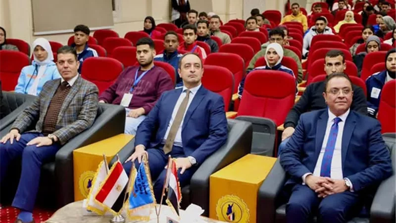 عمرو عثمان يجري حوارًا مفتوحًا مع طلاب الجامعات ويستعرض أساليب علم الوقاية
