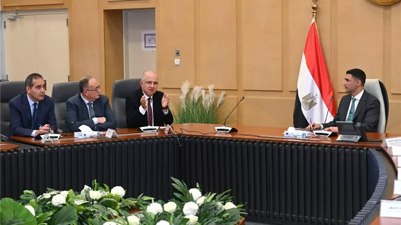 اجتماع موسع بين وزير الصناعة واتحاد الصناعات لدعم القطاع الخاص