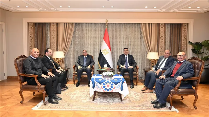 وزير الشباب والرياضة يبحث مستجدات تنفيذ ستاد النادي المصري الجديد