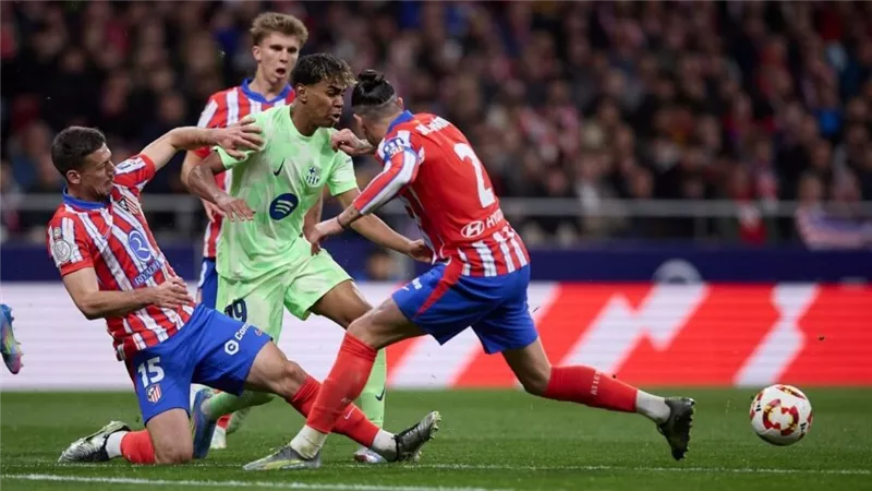 التشكيل المتوقع لمباراة برشلونة وأتلتيكو مدريد اليوم في كأس إسبانيا 2025-2026