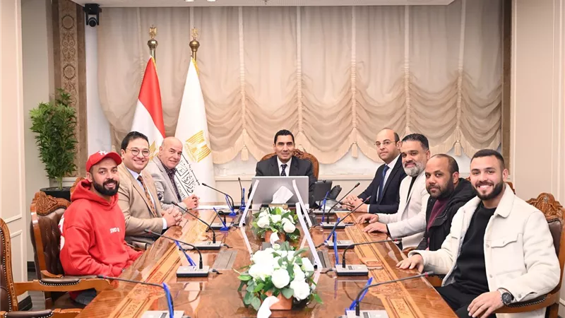 وزير الشباب والرياضة يشيد بفريق تنظيم «إفطار 15 رمضان»