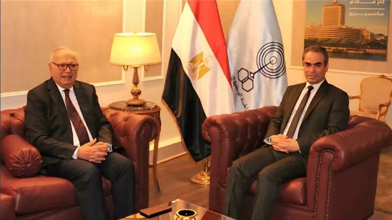 السفير محمد العرابي وضيوفه يتحدثون عن الدبلوماسية والقوة الناعمة