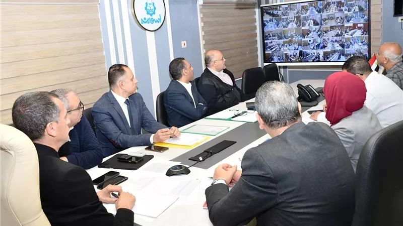  بالفيديو كونفرانس محافظ أسوان يشارك فى اجتماع موسع حول تقنين أراضي الدولة 