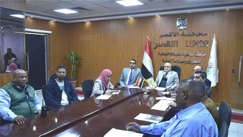 محافظ الأقصر يشارك في اجتماع لجنة استرداد أراضي الدولة
