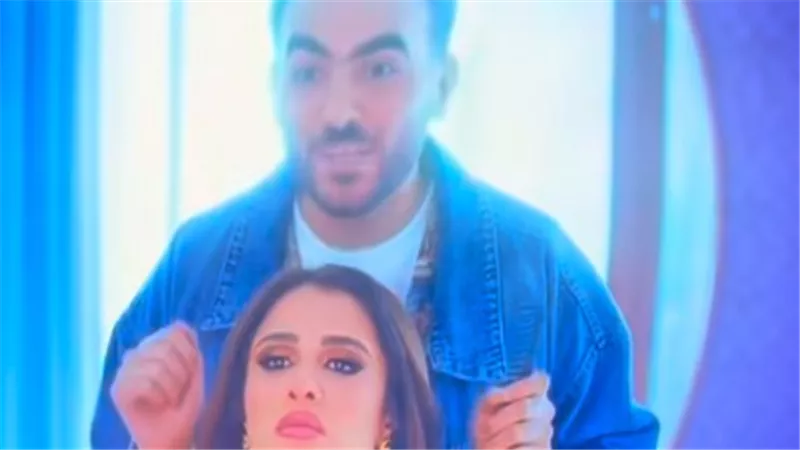 مش ناقصين قلة أدب.. مصمم ينتقد مصفف شعر ياسمين عبدالعزيز في 