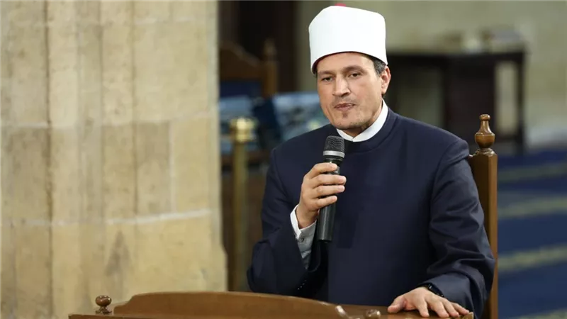 الشخصية المسلمة في عصر السوشيال ميديا.. الأزهر يوضح معالمها وضوابطها الأخلاقية