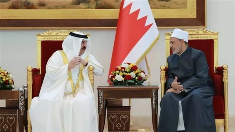 الإمام الأكبر يجري اتصالا هاتفيا مع ملك البحرين تأكيدا لتضامن الأزهر 