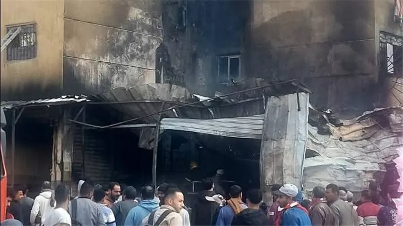 اخماد حريق هائل التهم محل أخشاب في الحي السادس بمدينة أكتوبر