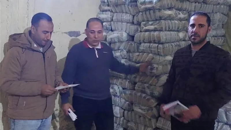 تموين البحيرة تضبط 735 كجم سكر مدعم و660 كيس مكرونة في رشيد